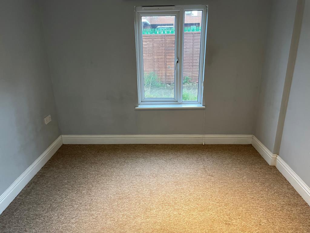 Lot: 145 - DETACHED BUNGALOW IN TOWN CENTRE - View of second bedroom